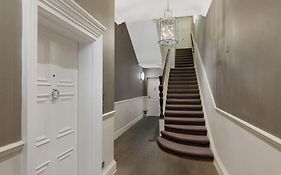 Wonderful Knightsbridge Apartment By Harrods